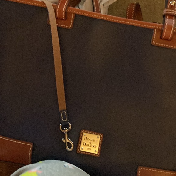 Dooney and Bourke Handbag - Picture 4 of 9